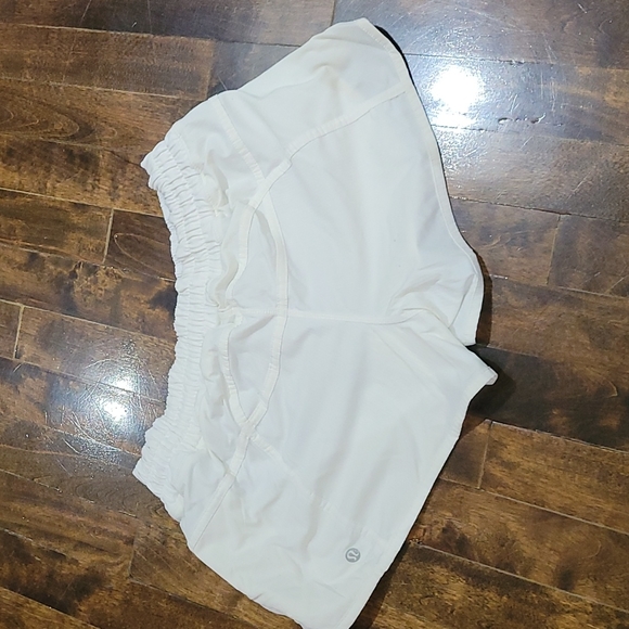 Women's Lululemon board shorts, white, sz8, NSH, worn but in great condition - Picture 2 of 4